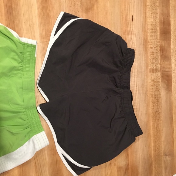 Under Armour Running Shorts - Picture 8 of 8